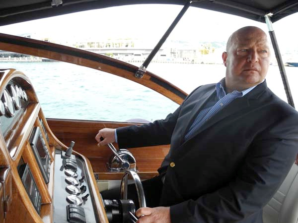 ÖZEL FOTOĞRAFLARLA MUSTAFA V. KOÇ