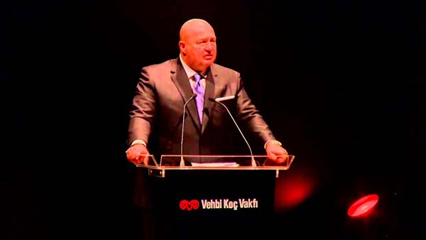 ÖZEL FOTOĞRAFLARLA MUSTAFA V. KOÇ