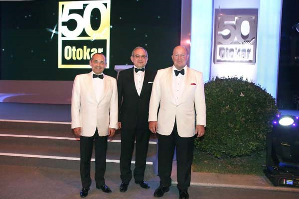 ÖZEL FOTOĞRAFLARLA MUSTAFA V. KOÇ