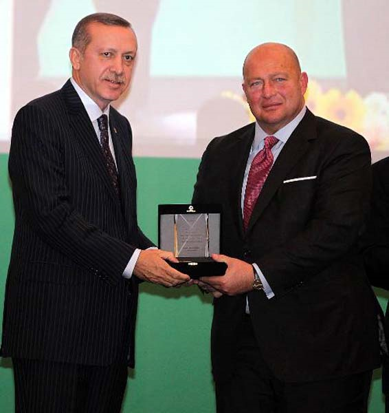 ÖZEL FOTOĞRAFLARLA MUSTAFA V. KOÇ