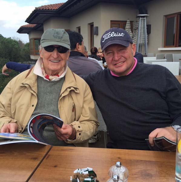 ÖZEL FOTOĞRAFLARLA MUSTAFA V. KOÇ