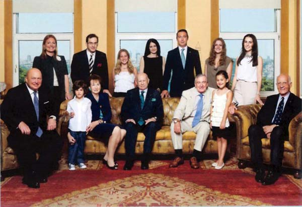 ÖZEL FOTOĞRAFLARLA MUSTAFA V. KOÇ