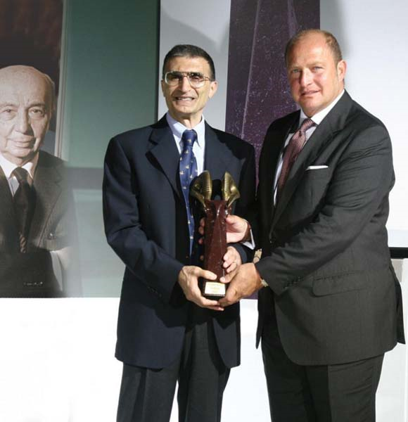 ÖZEL FOTOĞRAFLARLA MUSTAFA V. KOÇ