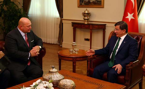 ÖZEL FOTOĞRAFLARLA MUSTAFA V. KOÇ