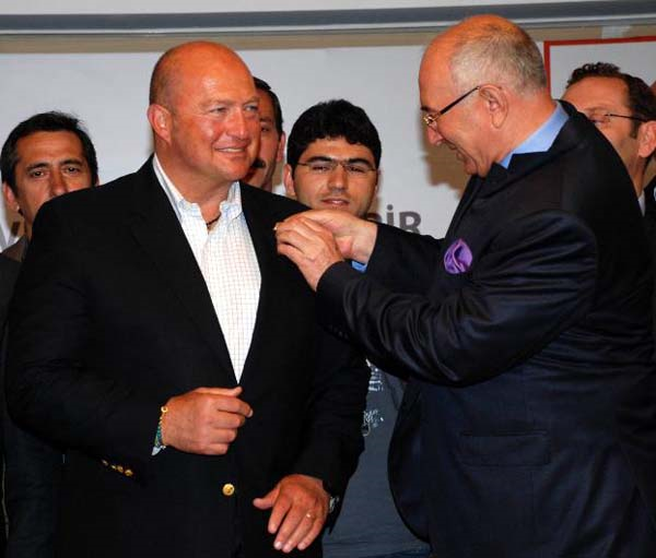 ÖZEL FOTOĞRAFLARLA MUSTAFA V. KOÇ