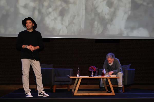 EPOS 7 DERNEĞİ TİYATRODA BİR ARAYA GELDİ