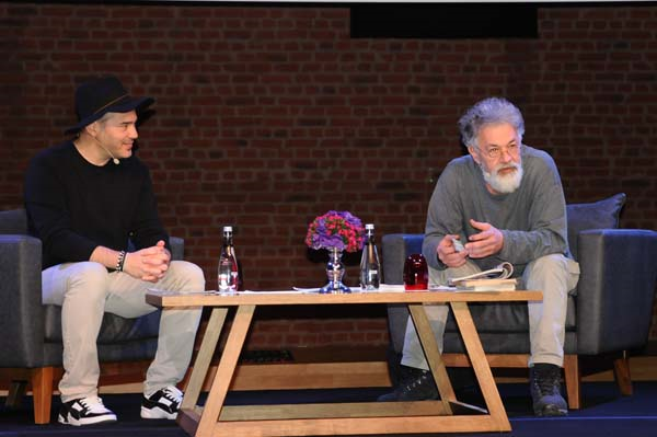 EPOS 7 DERNEĞİ TİYATRODA BİR ARAYA GELDİ