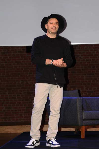 EPOS 7 DERNEĞİ TİYATRODA BİR ARAYA GELDİ