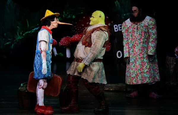 ÜNLÜ İSİMLER SHREK MÜZİKALİNDE BULUŞTU