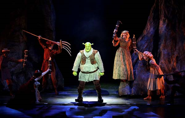 ÜNLÜ İSİMLER SHREK MÜZİKALİNDE BULUŞTU