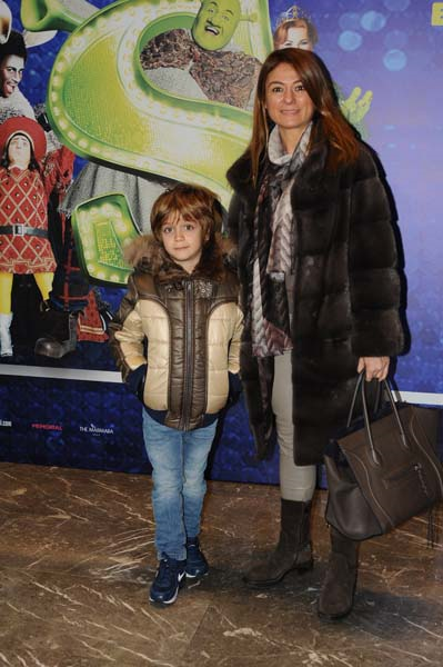 ÜNLÜ İSİMLER SHREK MÜZİKALİNDE BULUŞTU