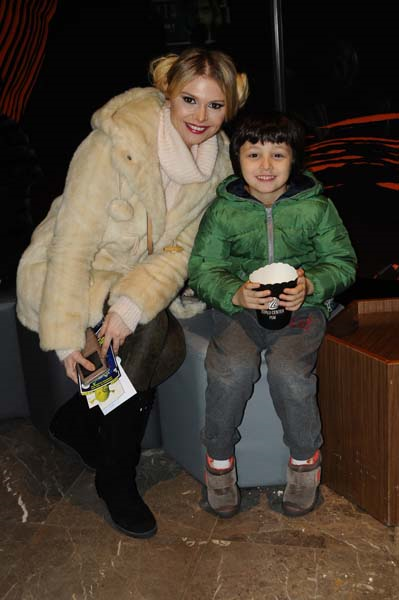 ÜNLÜ İSİMLER SHREK MÜZİKALİNDE BULUŞTU