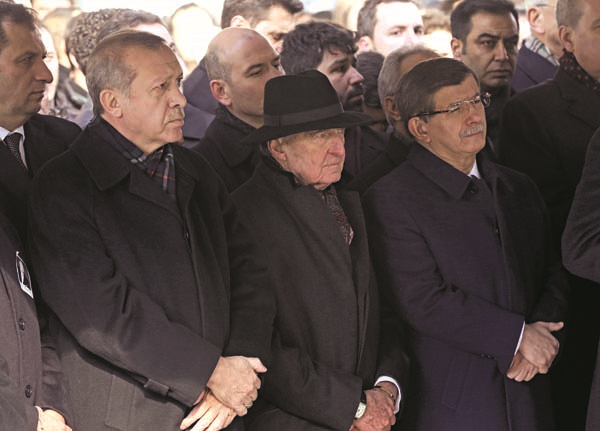 ZAMANSIZ VEDA EDEN MUSTAFA KOÇ’U BİNLERCE SEVENİ UĞURLADI