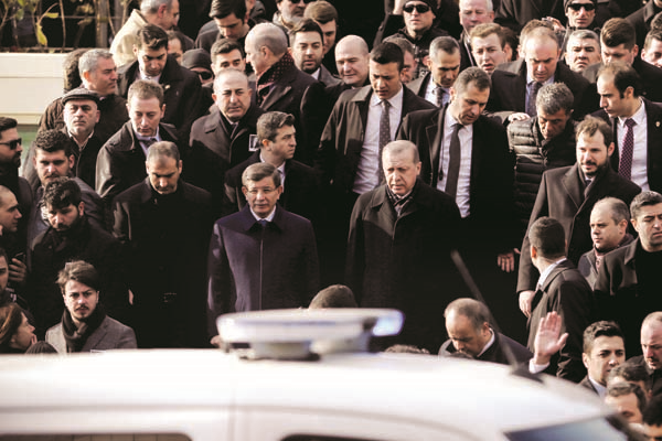 ZAMANSIZ VEDA EDEN MUSTAFA KOÇ’U BİNLERCE SEVENİ UĞURLADI