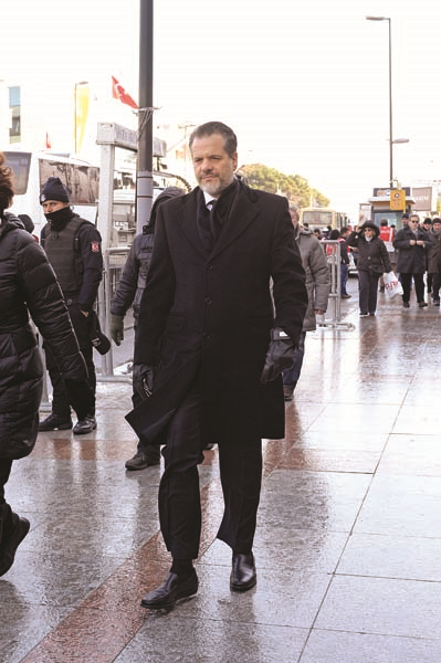 ZAMANSIZ VEDA EDEN MUSTAFA KOÇ’U BİNLERCE SEVENİ UĞURLADI