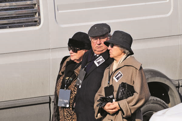 ZAMANSIZ VEDA EDEN MUSTAFA KOÇ’U BİNLERCE SEVENİ UĞURLADI