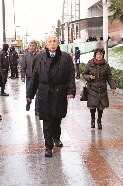 ZAMANSIZ VEDA EDEN MUSTAFA KOÇ’U BİNLERCE SEVENİ UĞURLADI