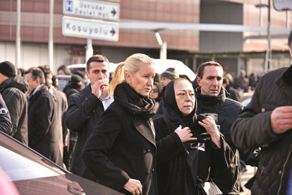 ZAMANSIZ VEDA EDEN MUSTAFA KOÇ’U BİNLERCE SEVENİ UĞURLADI