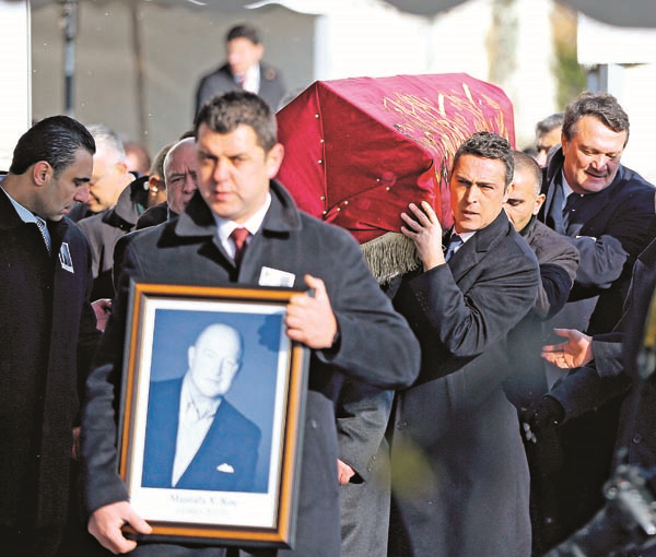 ZAMANSIZ VEDA EDEN MUSTAFA KOÇ’U BİNLERCE SEVENİ UĞURLADI