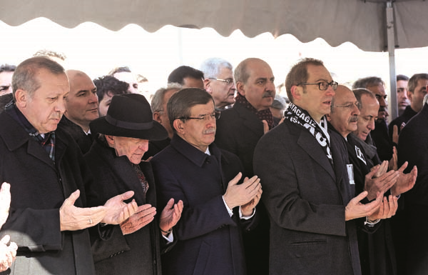 ZAMANSIZ VEDA EDEN MUSTAFA KOÇ’U BİNLERCE SEVENİ UĞURLADI