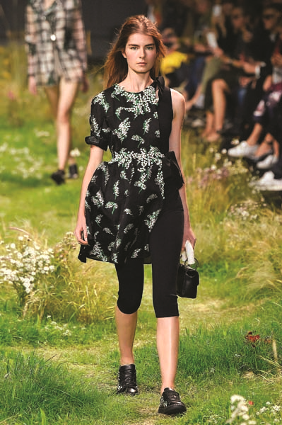 İTALYAN TASARIMCI GIAMBATTISTA VALLI COUTURE İLE SPORU BULUŞTURUYOR