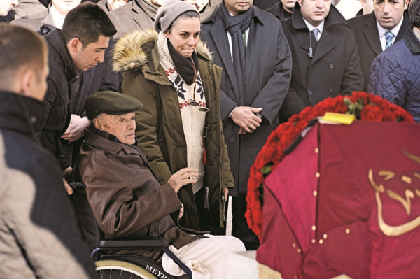 ZAMANSIZ VEDA EDEN MUSTAFA KOÇ’U BİNLERCE SEVENİ UĞURLADI