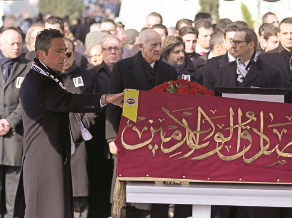 ZAMANSIZ VEDA EDEN MUSTAFA KOÇ’U BİNLERCE SEVENİ UĞURLADI