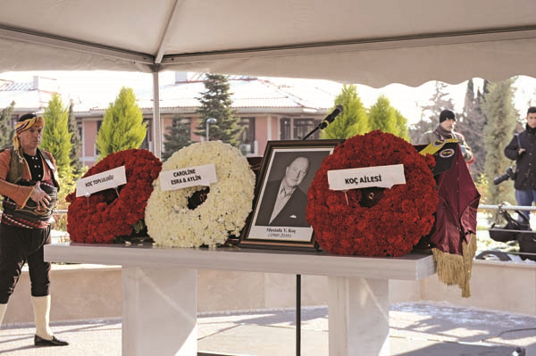 ZAMANSIZ VEDA EDEN MUSTAFA KOÇ’U BİNLERCE SEVENİ UĞURLADI