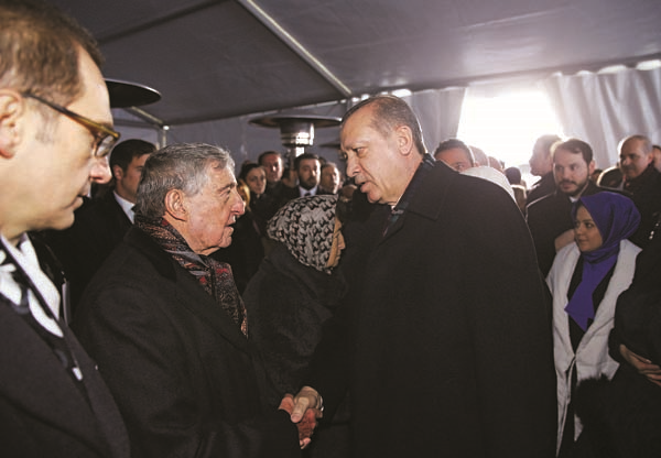 ZAMANSIZ VEDA EDEN MUSTAFA KOÇ’U BİNLERCE SEVENİ UĞURLADI