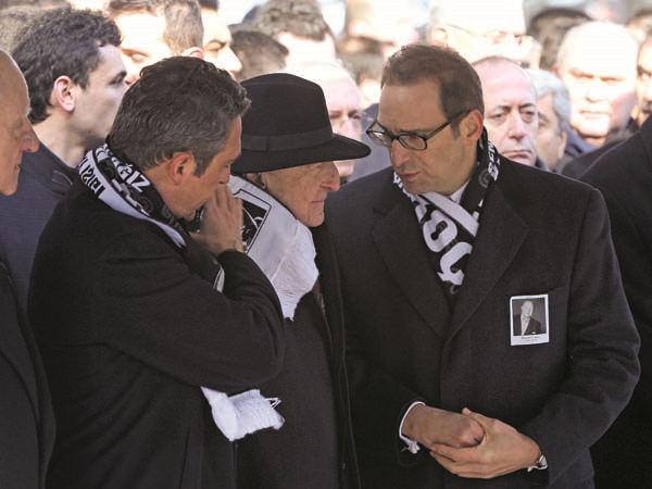 ZAMANSIZ VEDA EDEN MUSTAFA KOÇ’U BİNLERCE SEVENİ UĞURLADI