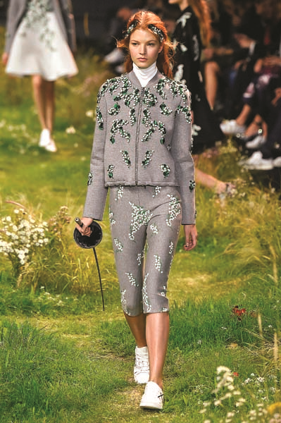 İTALYAN TASARIMCI GIAMBATTISTA VALLI COUTURE İLE SPORU BULUŞTURUYOR