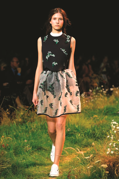 İTALYAN TASARIMCI GIAMBATTISTA VALLI COUTURE İLE SPORU BULUŞTURUYOR