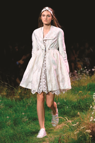 İTALYAN TASARIMCI GIAMBATTISTA VALLI COUTURE İLE SPORU BULUŞTURUYOR