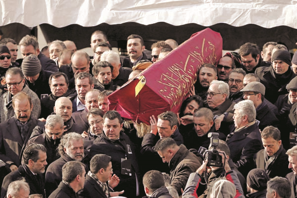 ZAMANSIZ VEDA EDEN MUSTAFA KOÇ’U BİNLERCE SEVENİ UĞURLADI