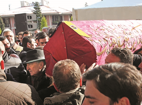 ZAMANSIZ VEDA EDEN MUSTAFA KOÇ’U BİNLERCE SEVENİ UĞURLADI