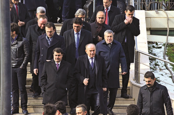 ZAMANSIZ VEDA EDEN MUSTAFA KOÇ’U BİNLERCE SEVENİ UĞURLADI