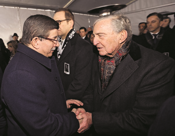 ZAMANSIZ VEDA EDEN MUSTAFA KOÇ’U BİNLERCE SEVENİ UĞURLADI