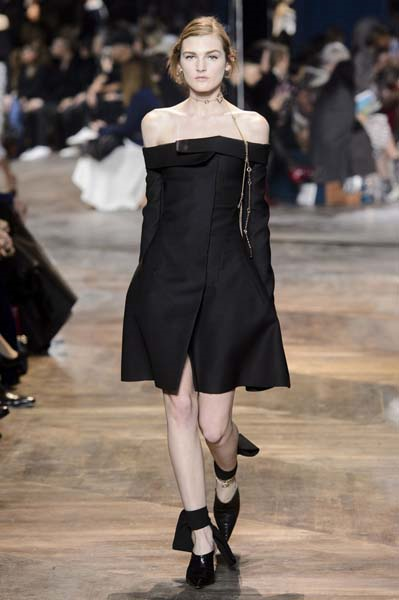 PARİS MODA HAFTASINDA DIOR YILIN İLK KOLEKSİYONUNU TANITTI