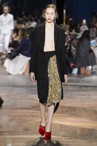 PARİS MODA HAFTASINDA DIOR YILIN İLK KOLEKSİYONUNU TANITTI