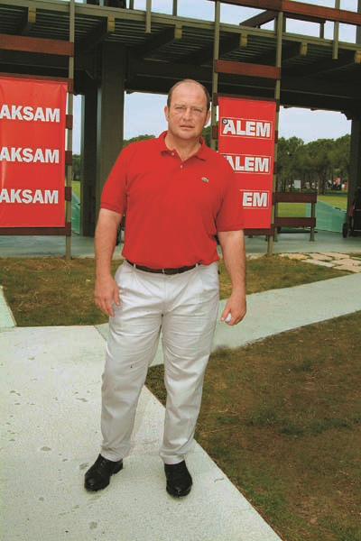 TÜRKİYE VE İŞ DÜNYASININ BÜYÜK KAYBI MUSTAFA KOÇ