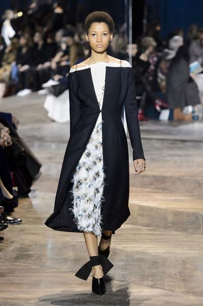 PARİS MODA HAFTASINDA DIOR YILIN İLK KOLEKSİYONUNU TANITTI