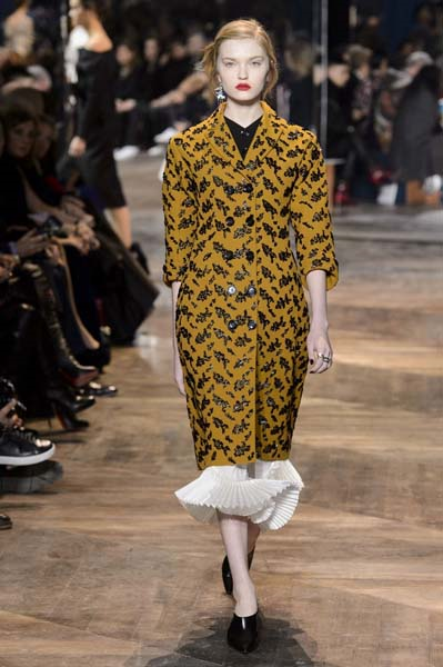 PARİS MODA HAFTASINDA DIOR YILIN İLK KOLEKSİYONUNU TANITTI