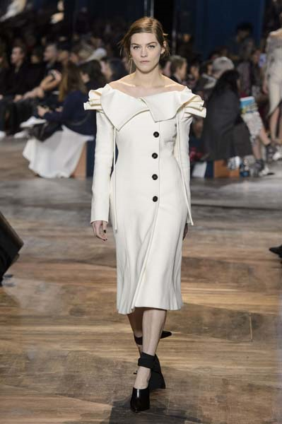 PARİS MODA HAFTASINDA DIOR YILIN İLK KOLEKSİYONUNU TANITTI