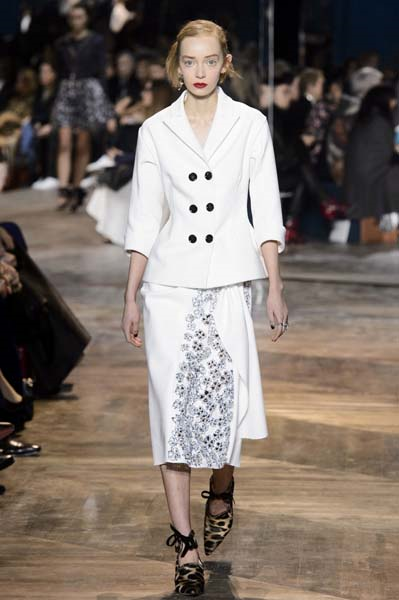 PARİS MODA HAFTASINDA DIOR YILIN İLK KOLEKSİYONUNU TANITTI