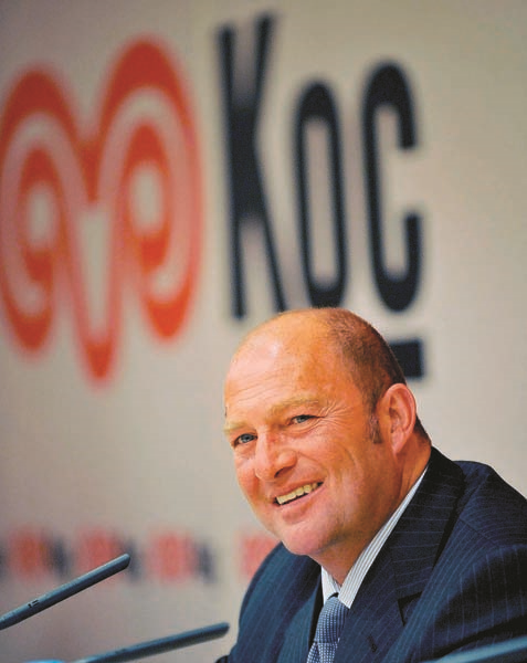 TÜRKİYE VE İŞ DÜNYASININ BÜYÜK KAYBI MUSTAFA KOÇ