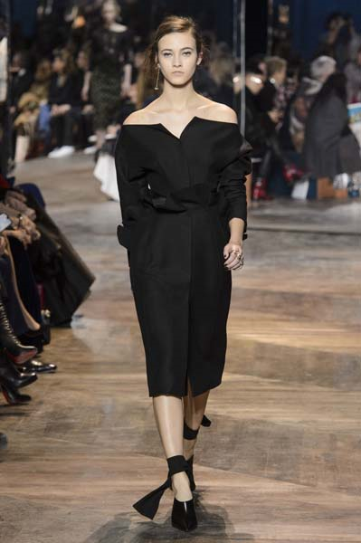 PARİS MODA HAFTASINDA DIOR YILIN İLK KOLEKSİYONUNU TANITTI