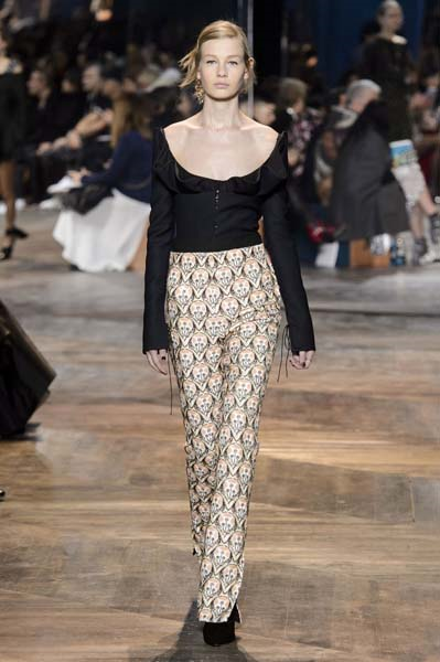 PARİS MODA HAFTASINDA DIOR YILIN İLK KOLEKSİYONUNU TANITTI