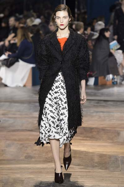 PARİS MODA HAFTASINDA DIOR YILIN İLK KOLEKSİYONUNU TANITTI