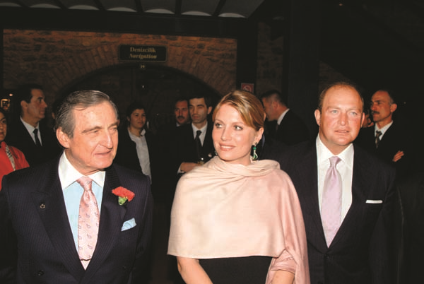 TÜRKİYE VE İŞ DÜNYASININ BÜYÜK KAYBI MUSTAFA KOÇ