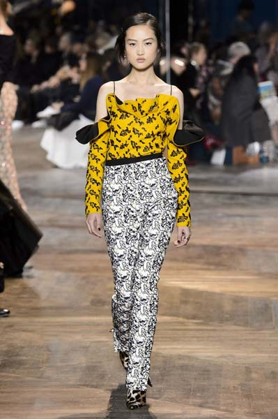 PARİS MODA HAFTASINDA DIOR YILIN İLK KOLEKSİYONUNU TANITTI